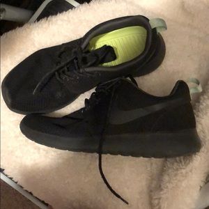 Nike Roche Runs size 7.5